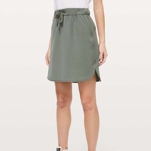 Lululemon On the Fly Skirt Size 8 NWT Gray/Sage
